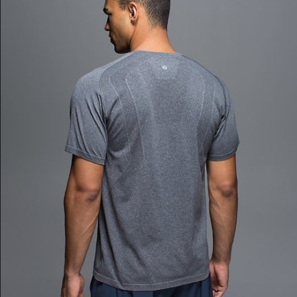 ❌SOLD❌Men’s Large Grey Active Lululemon Shirt - Picture 14 of 14